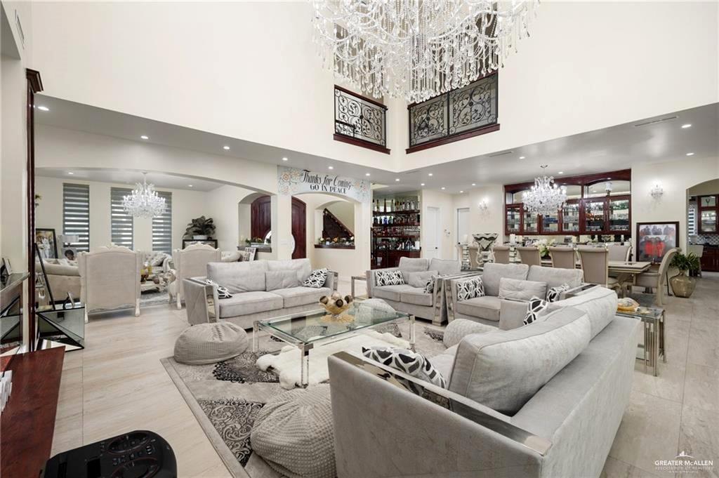 1600 Stonegate Drive