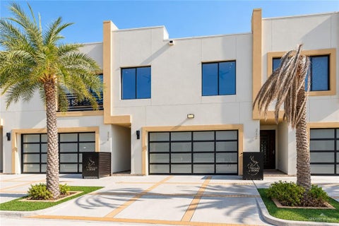 Townhouse For Rent - 216 Canary Avenue<br/> Hidalgo County, McAllen, TX 78504
