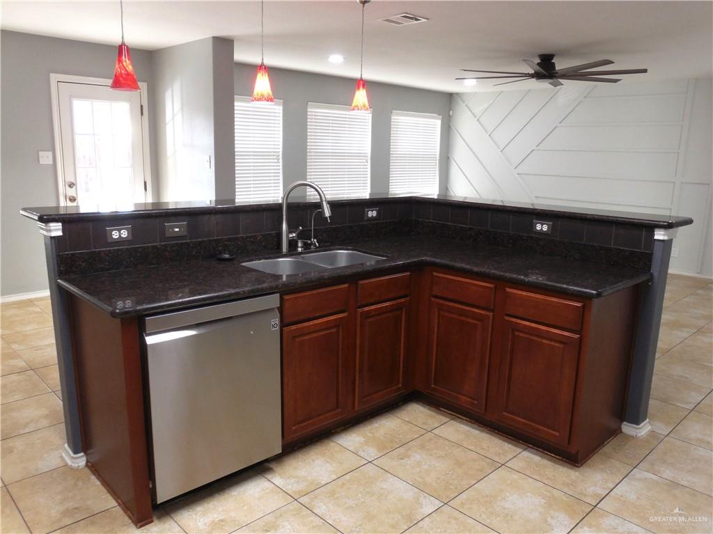 Edinburg, Texas 78541, United States, 4 Bedrooms Bedrooms, ,3 BathroomsBathrooms,Residential,Pending,15578