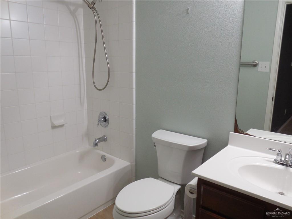 Edinburg, Texas 78541, United States, 4 Bedrooms Bedrooms, ,3 BathroomsBathrooms,Residential,Pending,15578