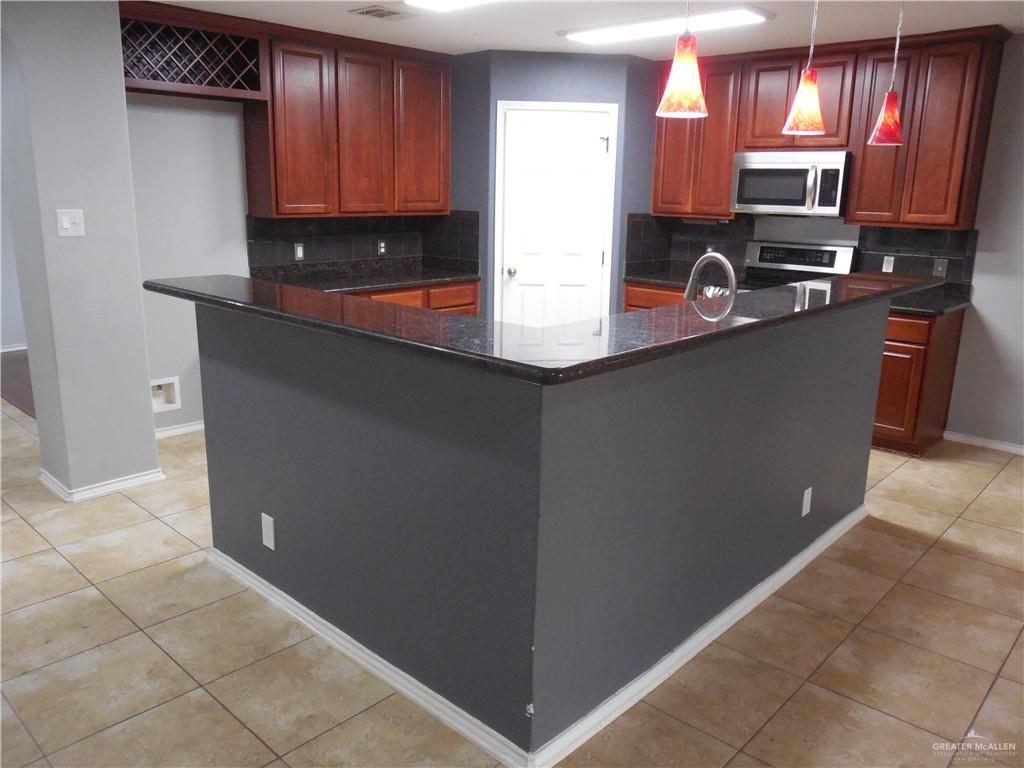 Edinburg, Texas 78541, United States, 4 Bedrooms Bedrooms, ,3 BathroomsBathrooms,Residential,Pending,15578