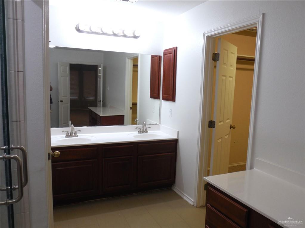 Edinburg, Texas 78541, United States, 4 Bedrooms Bedrooms, ,3 BathroomsBathrooms,Residential,Pending,15578