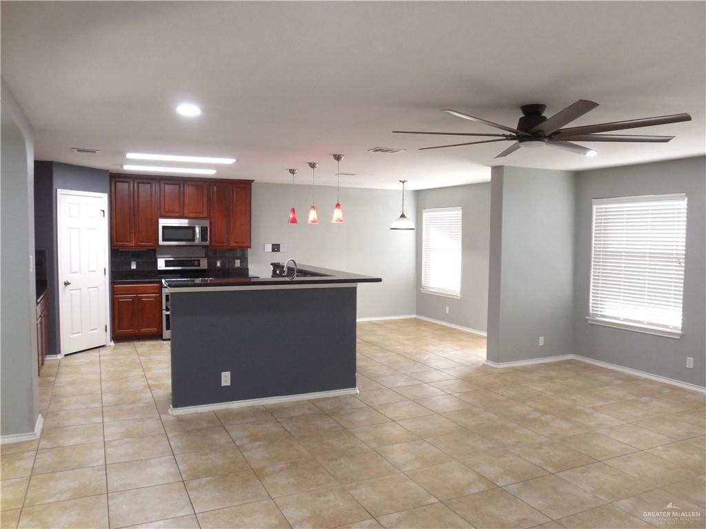 Edinburg, Texas 78541, United States, 4 Bedrooms Bedrooms, ,3 BathroomsBathrooms,Residential,Pending,15578