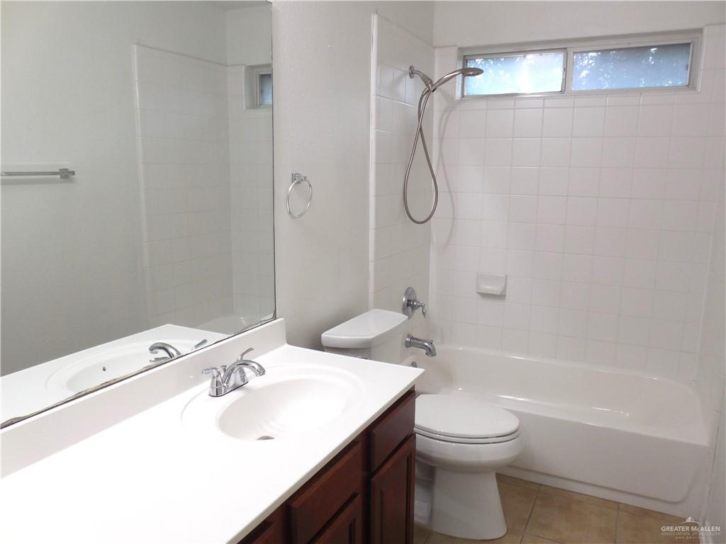 Edinburg, Texas 78541, United States, 4 Bedrooms Bedrooms, ,3 BathroomsBathrooms,Residential,Pending,15578