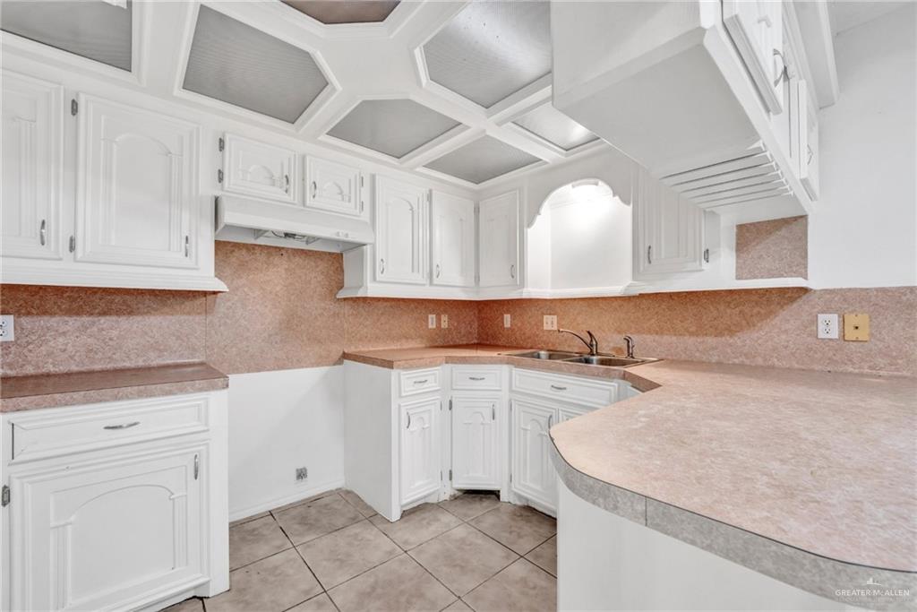 704 Denise Circle, La Joya, Texas image 10