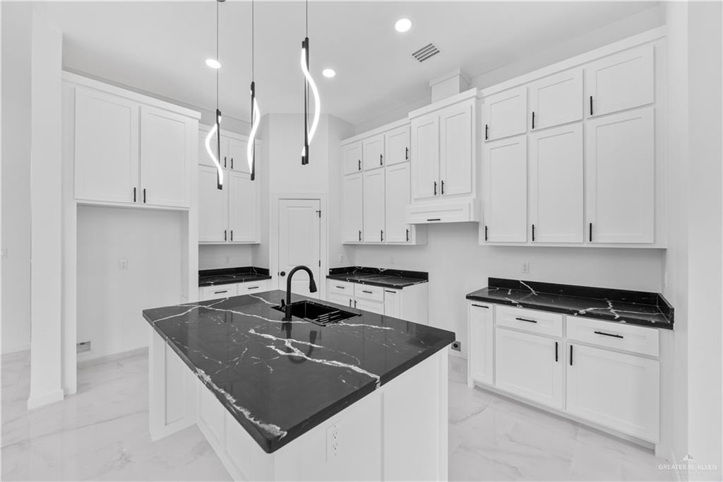 2907 Arboledas Drive, San Juan, Texas image 6