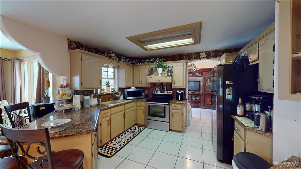 2802 Huisache Avenue, Edinburg, Texas image 8