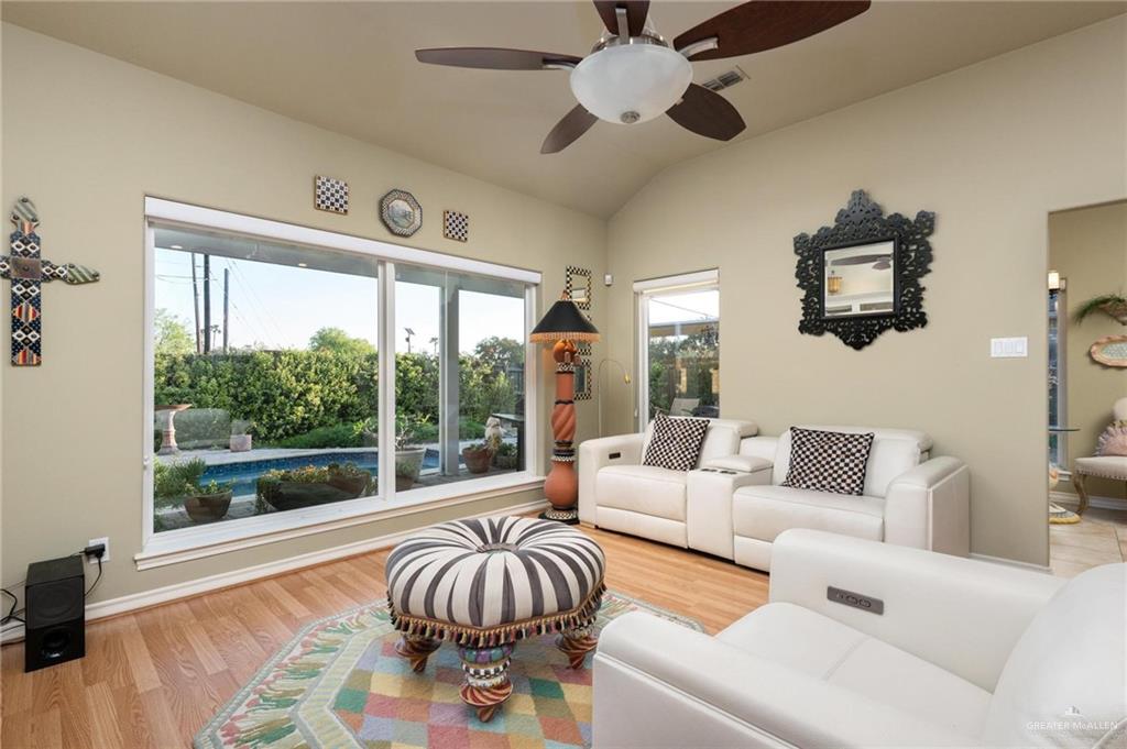 4222 Carnation Avenue, McAllen, Texas image 4
