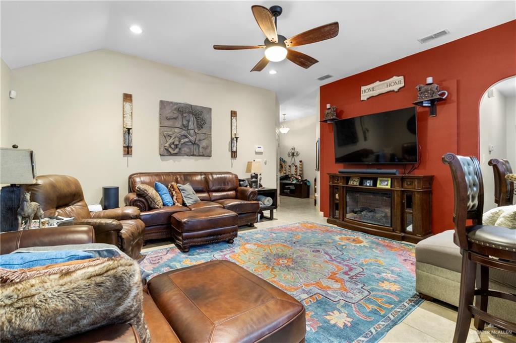 512 S Mina De Oro Street, Mission, Texas image 5