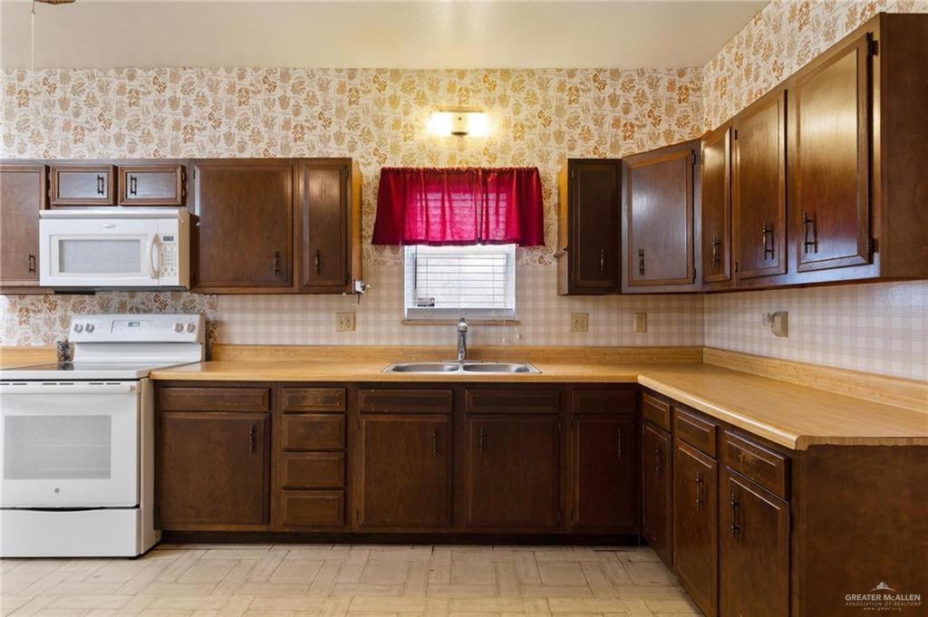 400 S 3rd Street, Raymondville, Texas image 9