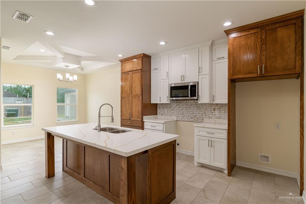 613 Tower Oak Drive, Alamo, Texas image 5