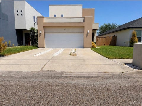 Homes For Sale - 5132 Shalom Drive<br/> Edinburg, TX 78539