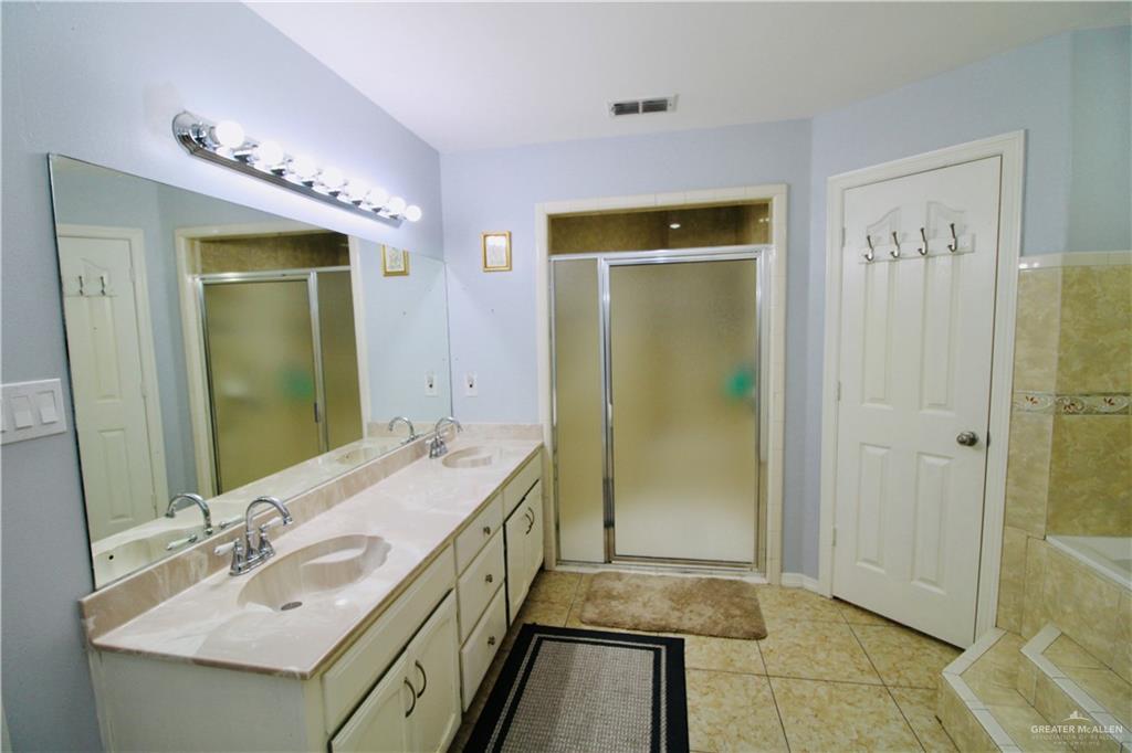 2405 Highland Drive, Weslaco, Texas image 10