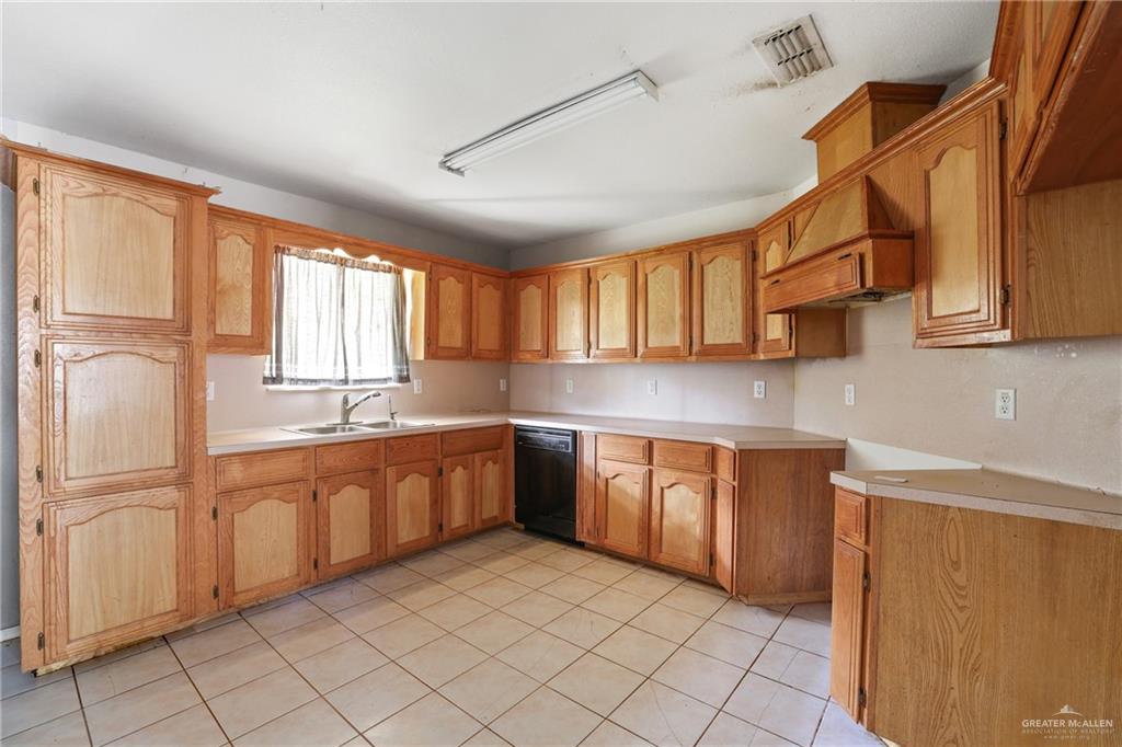 921 27th Street, Harlingen, Texas image 4