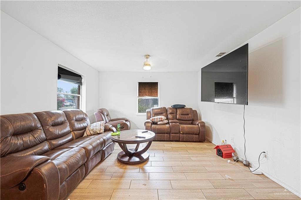 2121 Cypress Drive, Edinburg, Texas image 3