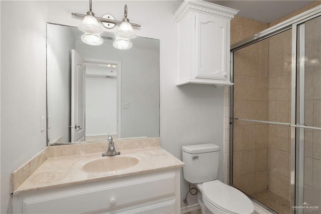 2404 Llano Mediano Lane, Edinburg, Texas image 8