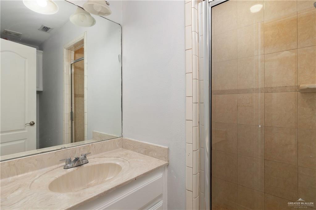 2404 Llano Mediano Lane, Edinburg, Texas image 11