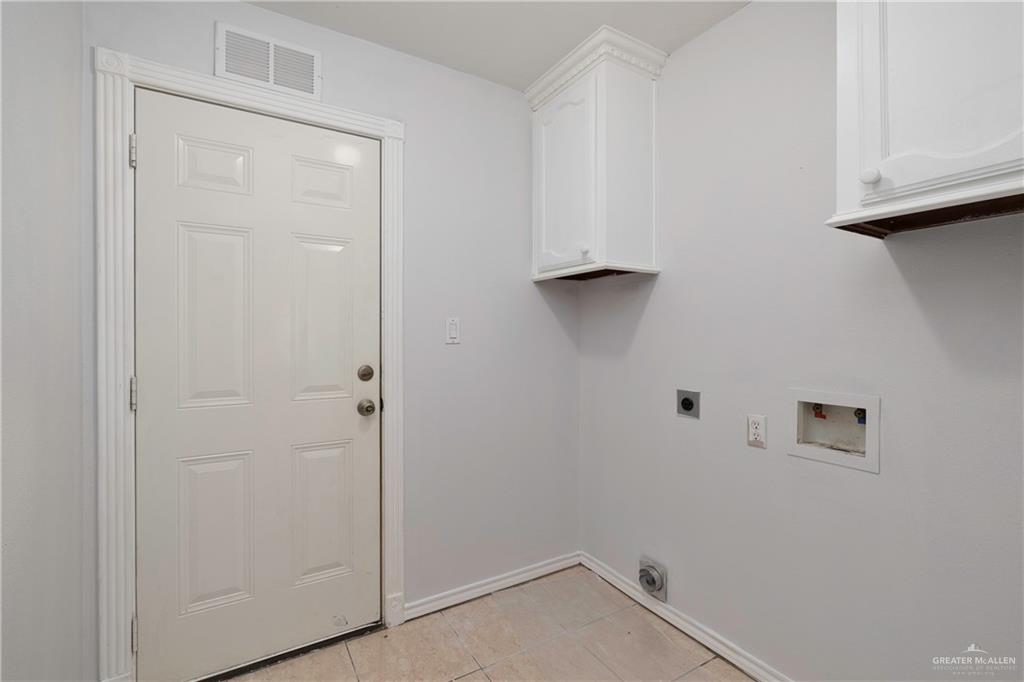 2404 Llano Mediano Lane, Edinburg, Texas image 13
