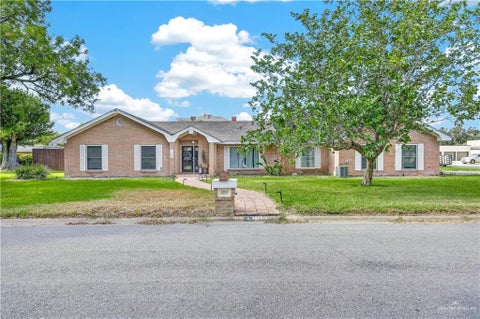 Homes For Sale - 100 E Whitewing Avenue<br/> McAllen, TX 78501