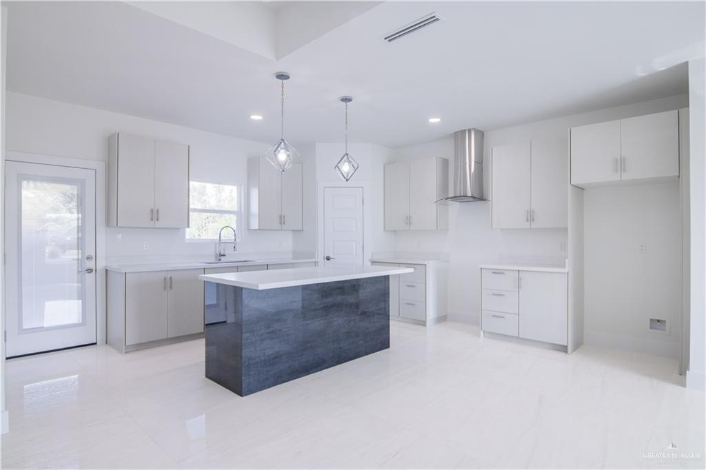 3000 Whitetail Drive, Weslaco, Texas image 4