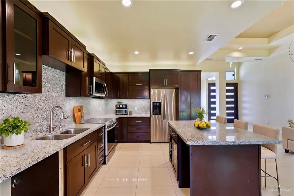 1008 Dennet Road, Brownsville, Texas image 4