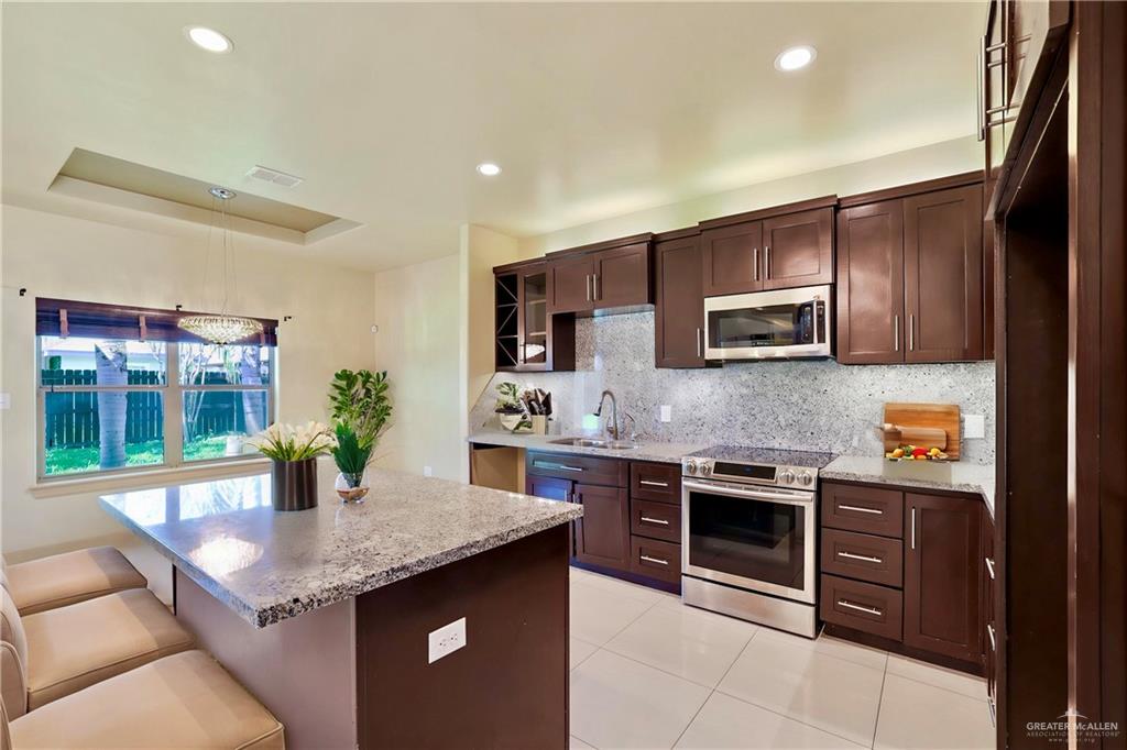 1008 Dennet Road, Brownsville, Texas image 3