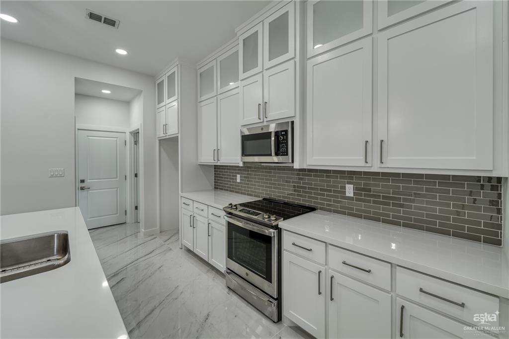317 Palm Shores Boulevard #1, La Joya, Texas image 7