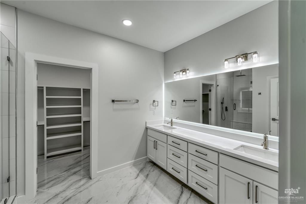 317 Palm Shores Boulevard #1, La Joya, Texas image 12