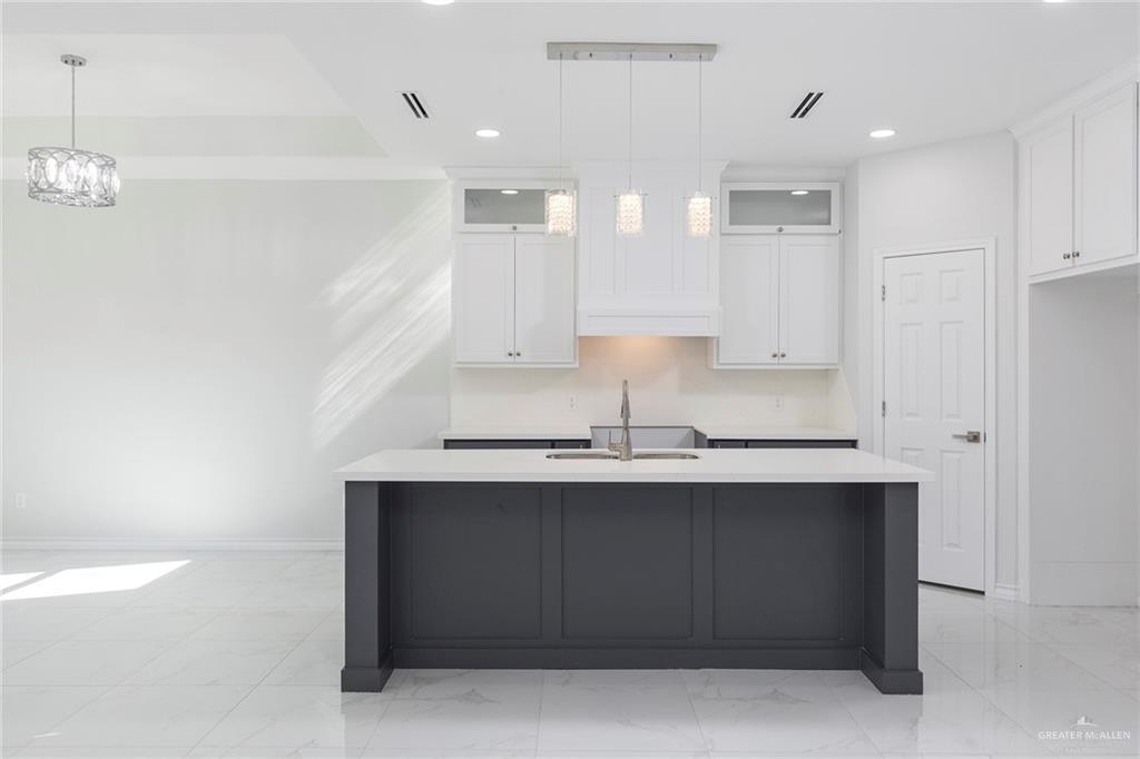 509 E Lorenzana Street, Mercedes, Texas image 3