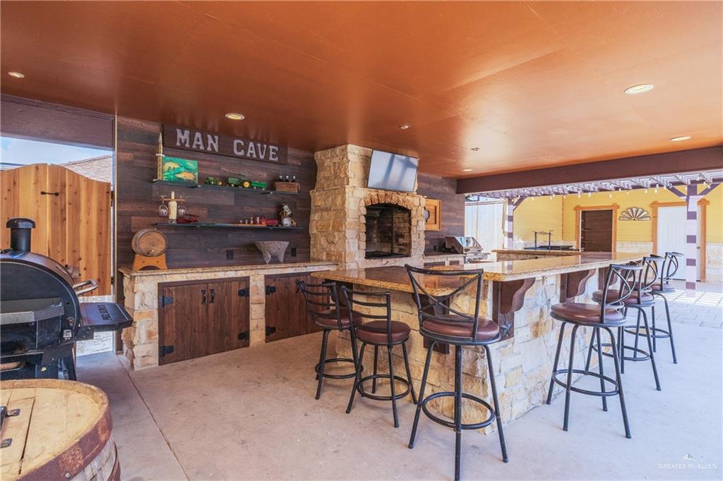 4116 N Flores Street, Edinburg, Texas image 2