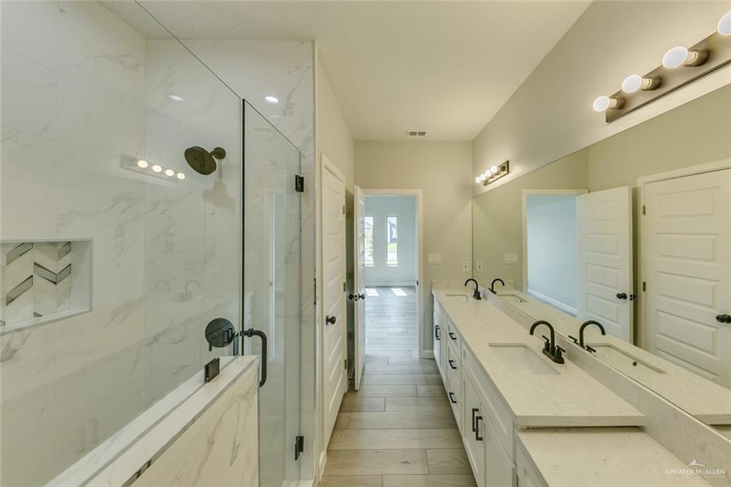 1310 S 9th Street, Alamo, Texas image 16