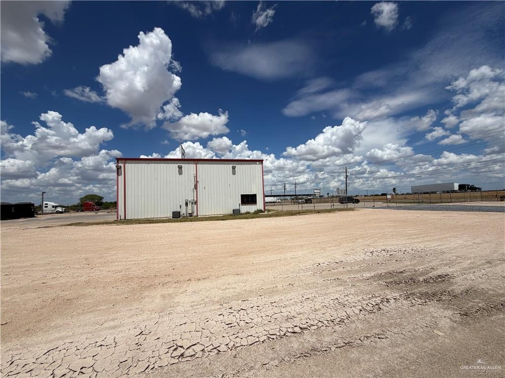 4501 N US Highway 281