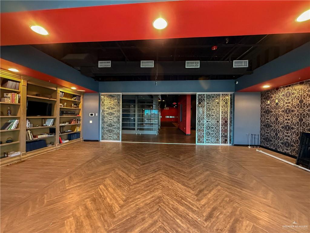 5112 W Expressway 83