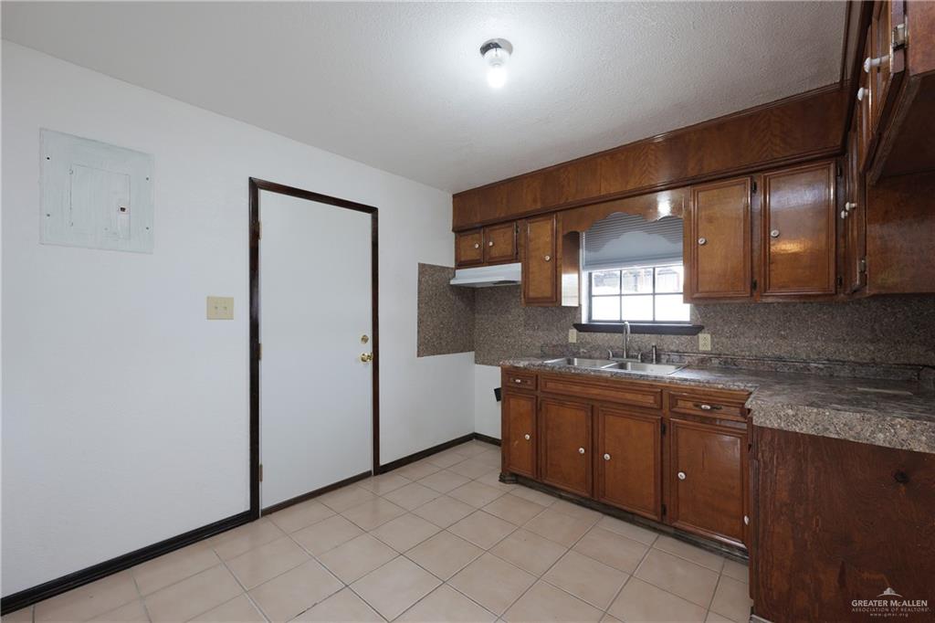 603 N Houston Street, Rio Grande City, Texas image 4