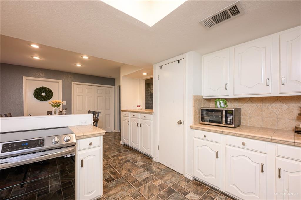 2405 E Lazy Lake Drive, Harlingen, Texas image 15