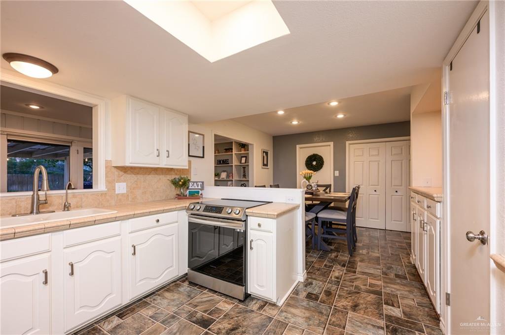 2405 E Lazy Lake Drive, Harlingen, Texas image 14