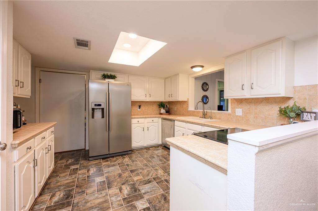 2405 E Lazy Lake Drive, Harlingen, Texas image 13
