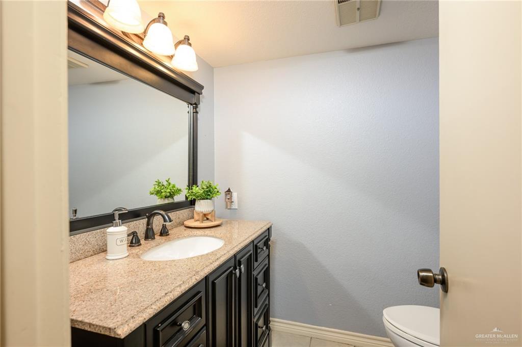 2405 E Lazy Lake Drive, Harlingen, Texas image 23