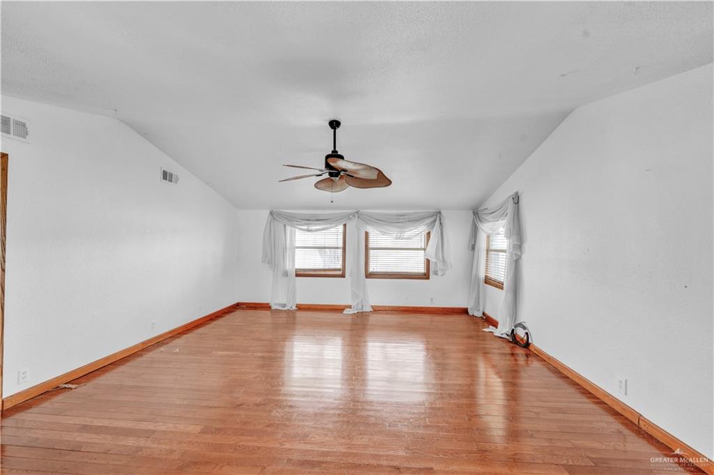 1052 S Sunset Drive, Donna, Texas image 7