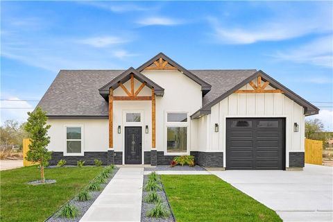 Homes For Sale - 617 W Garfield Avenue<br/> Alton, TX 78573