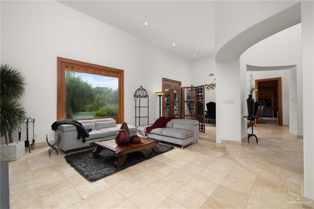 323 Nightingale Avenue