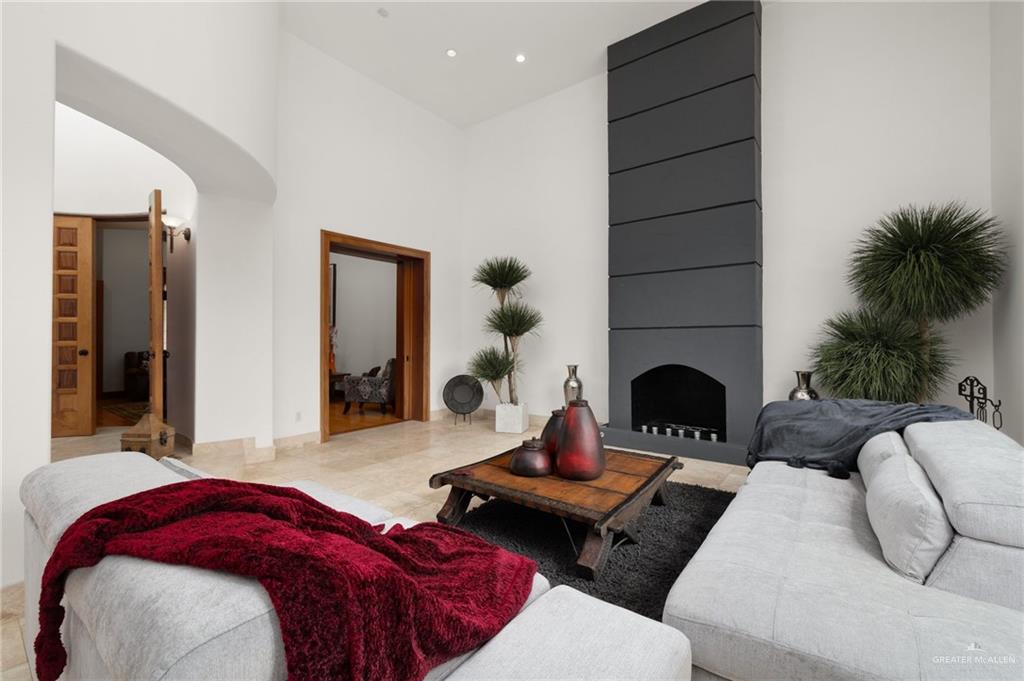 323 Nightingale Avenue