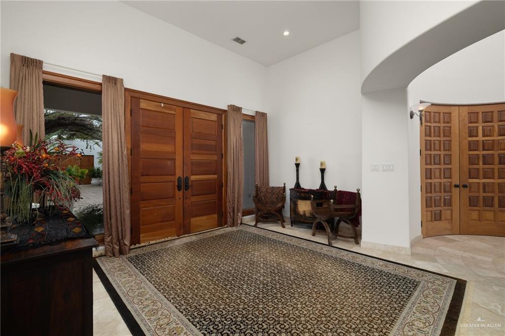 323 Nightingale Avenue