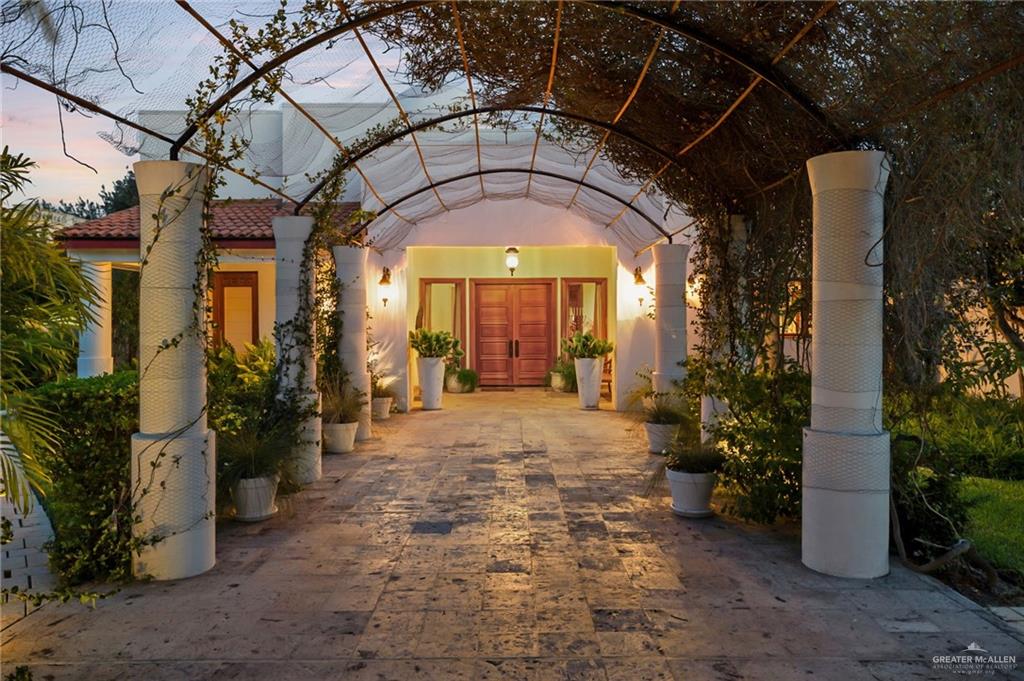 323 Nightingale Avenue