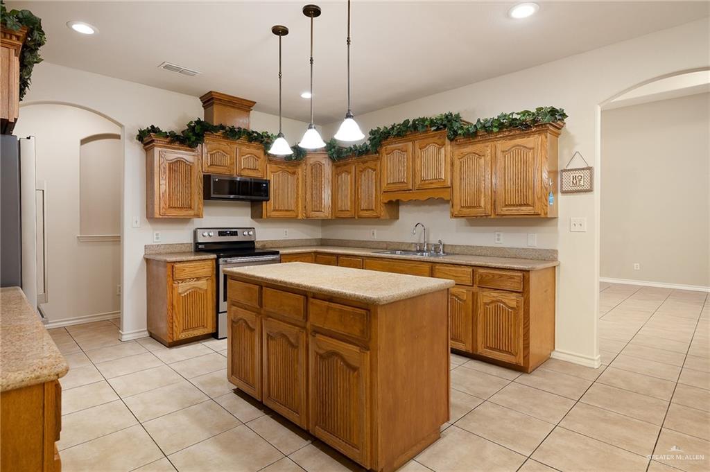 2729 Biltmore Avenue, Edinburg, Texas image 8
