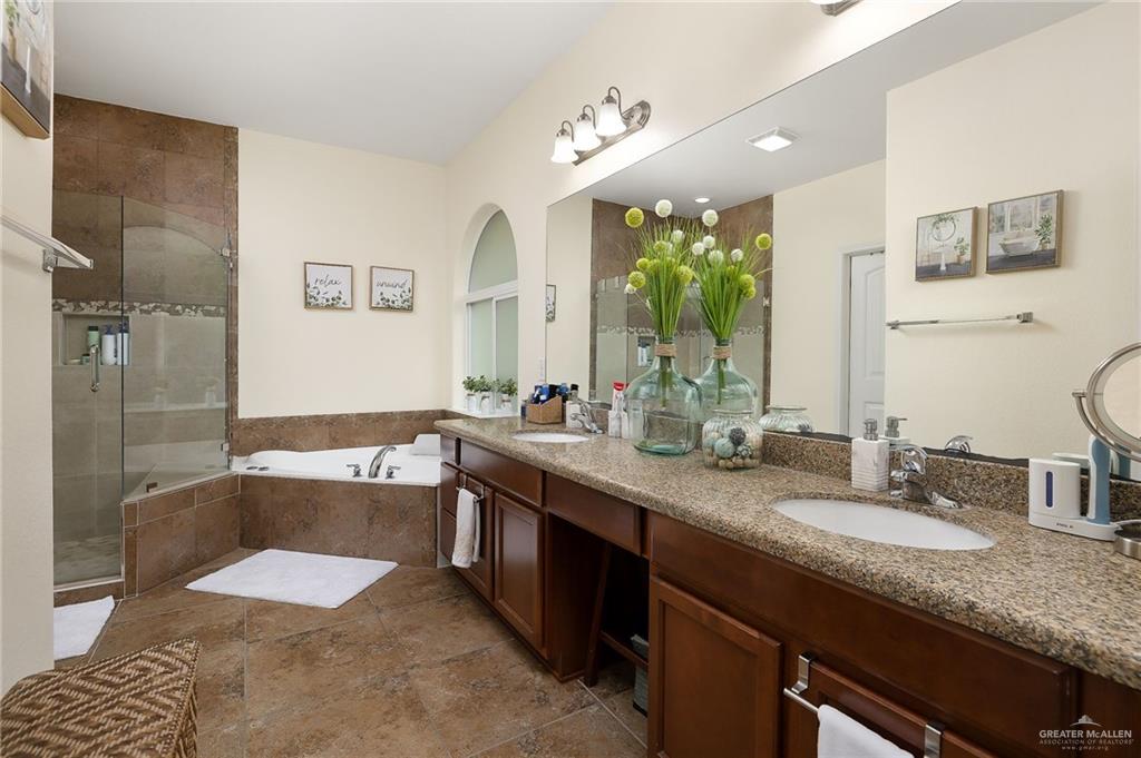 Mission, Texas 78572, United States, 4 Bedrooms Bedrooms, ,3 BathroomsBathrooms,Residential,Active,252630