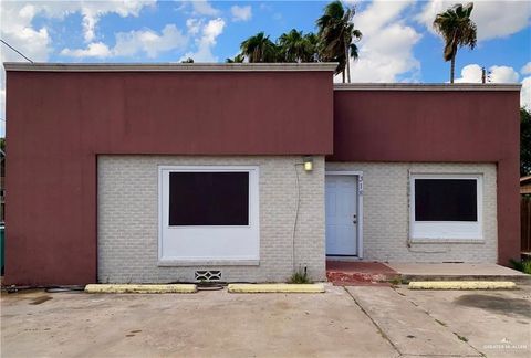 Photo of 318 W Sam Houston Boulevard, Pharr, TX 78577 (MLS # 486868)