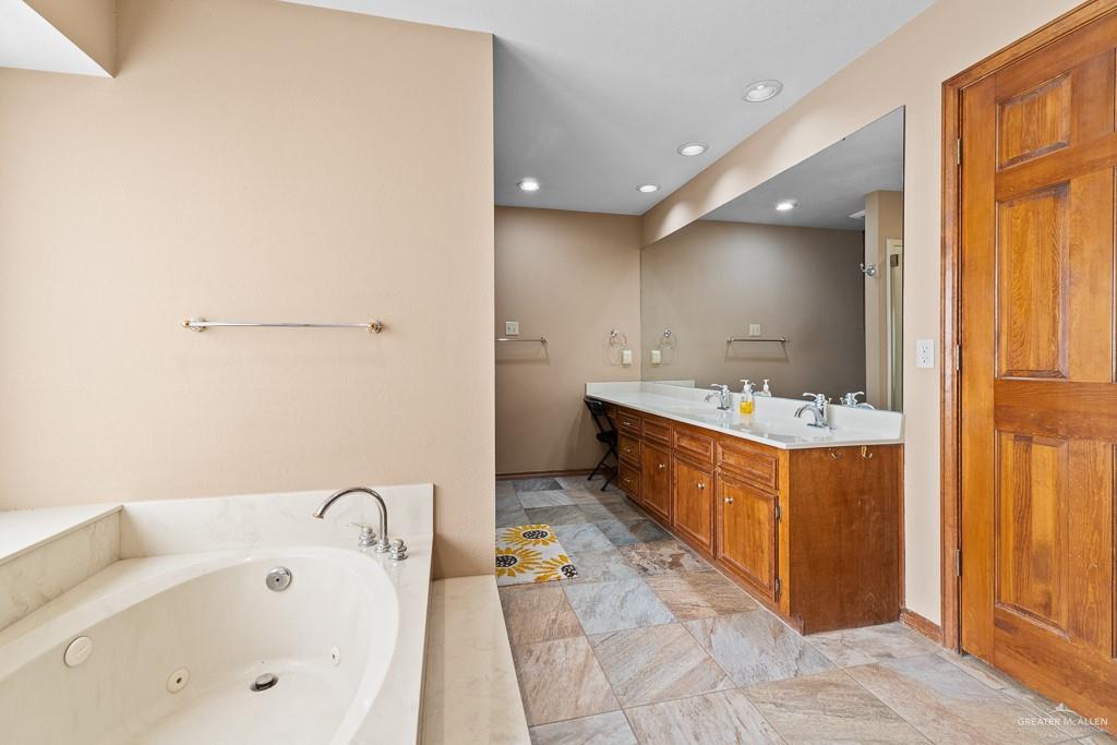 4301 Spring Creek Drive, Corpus Christi, Texas image 21