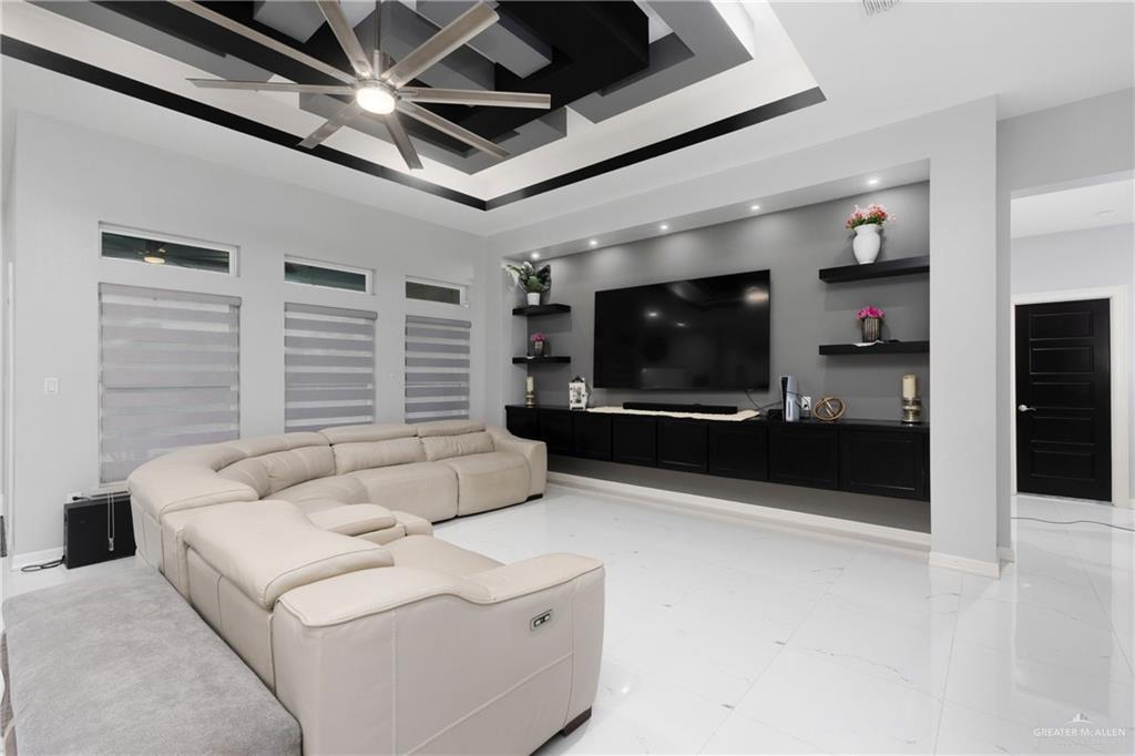 711 Santa Elena Street, Weslaco, Texas image 3