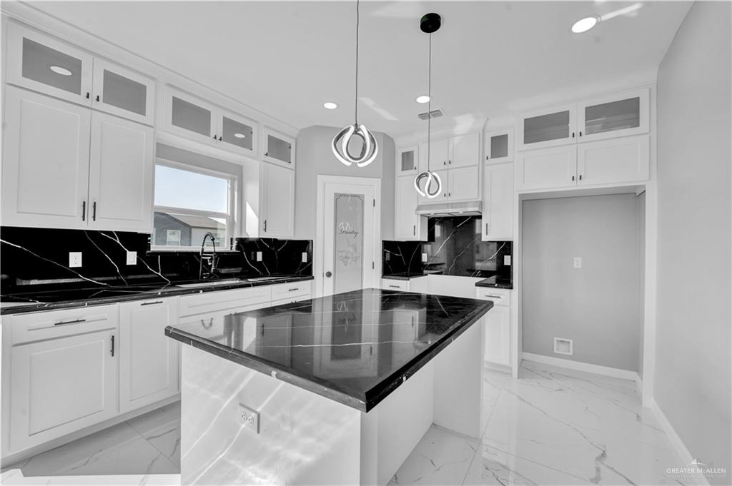 7115 Playa Del Rey Drive, Edinburg, Texas image 2